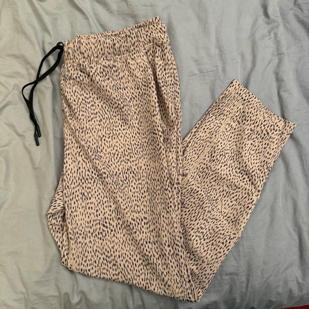 Lululemon Step Lively Crop - Dottie Dash Grain print